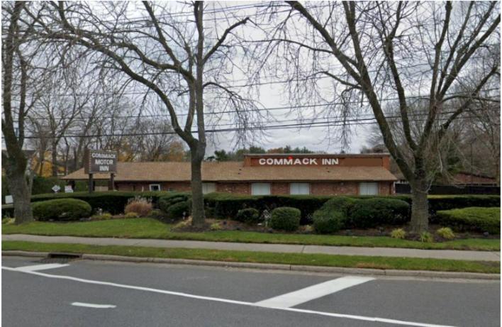 Commack Inn Exterior photo